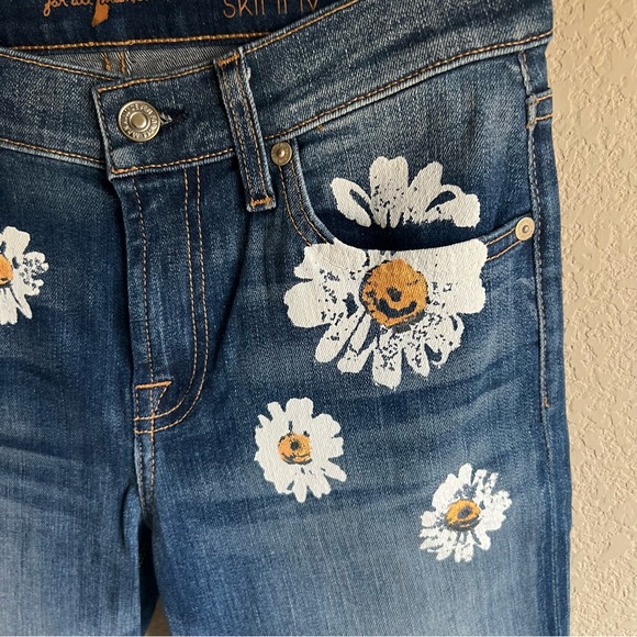 NWOT 7 For All Mankind Ankle Skinny Jeans in Distressed with Daisies, size 26 - Picture 14 of 16